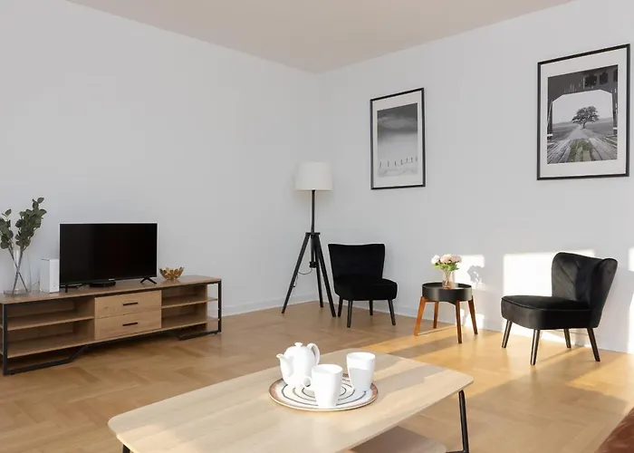 Ursus Spacious Two-Bedroom Apartment By Noclegi Renters